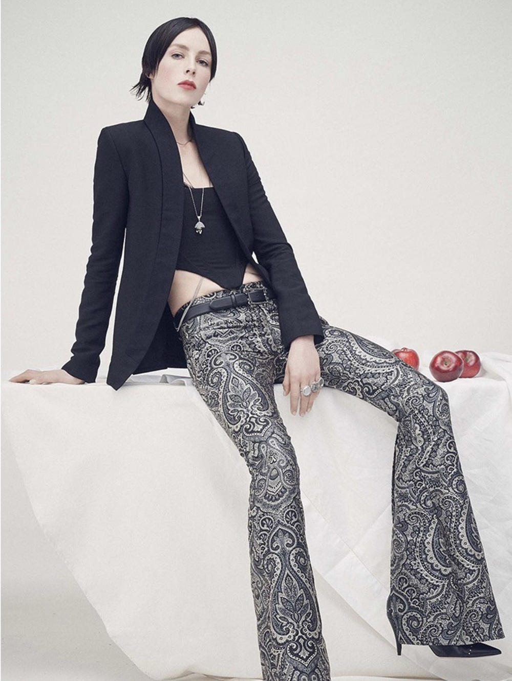 FLOWY BLAZER LIMITED EDITION Black | 2522/784
Collection 11 s/s Year 2022